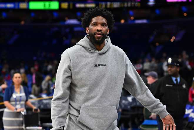 青岛队鏖战尼克斯，恩比德统治全场