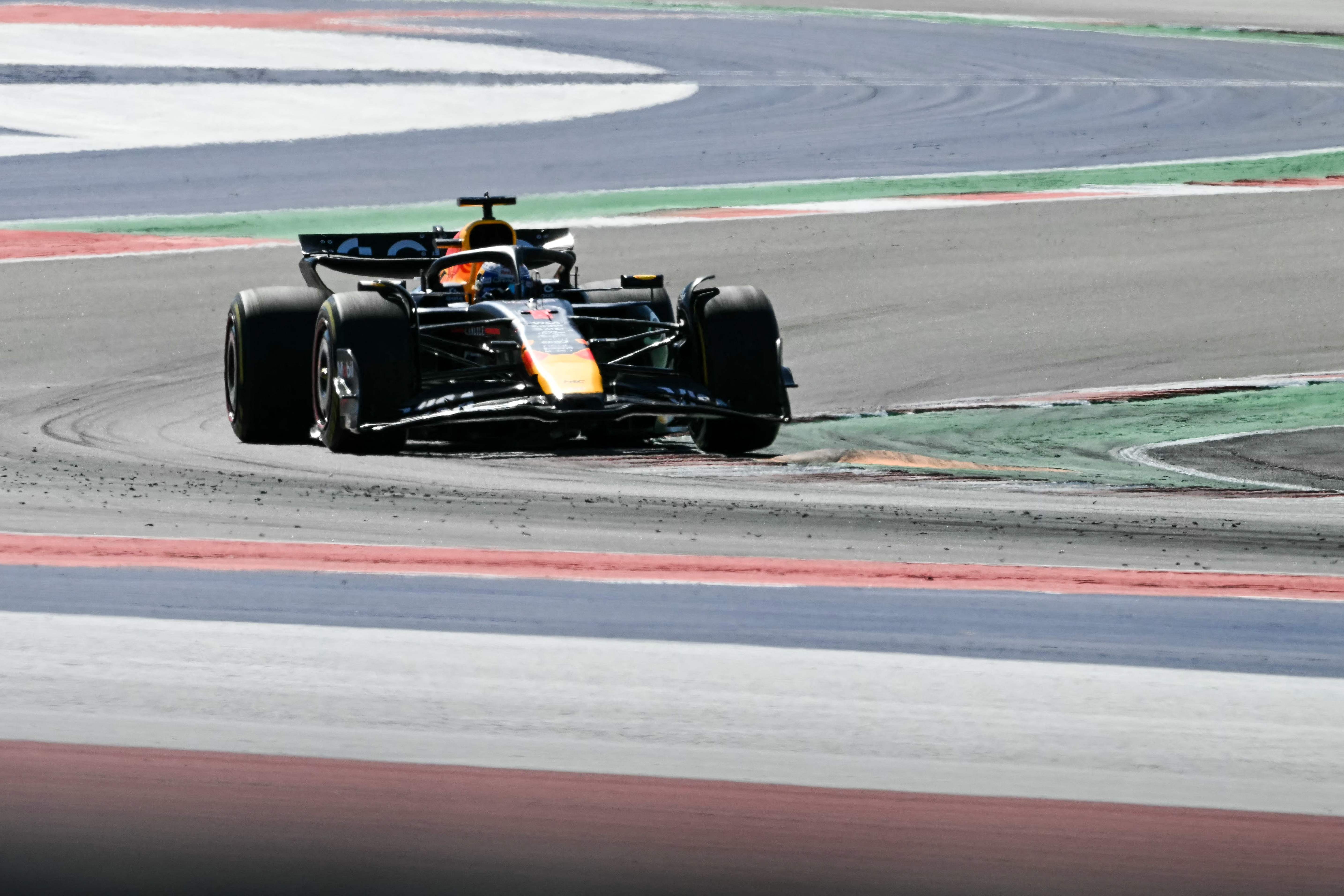 红牛车队力克迈凯伦,维斯塔潘带队取胜 红牛车队力克迈凯伦,维斯塔潘带队取胜