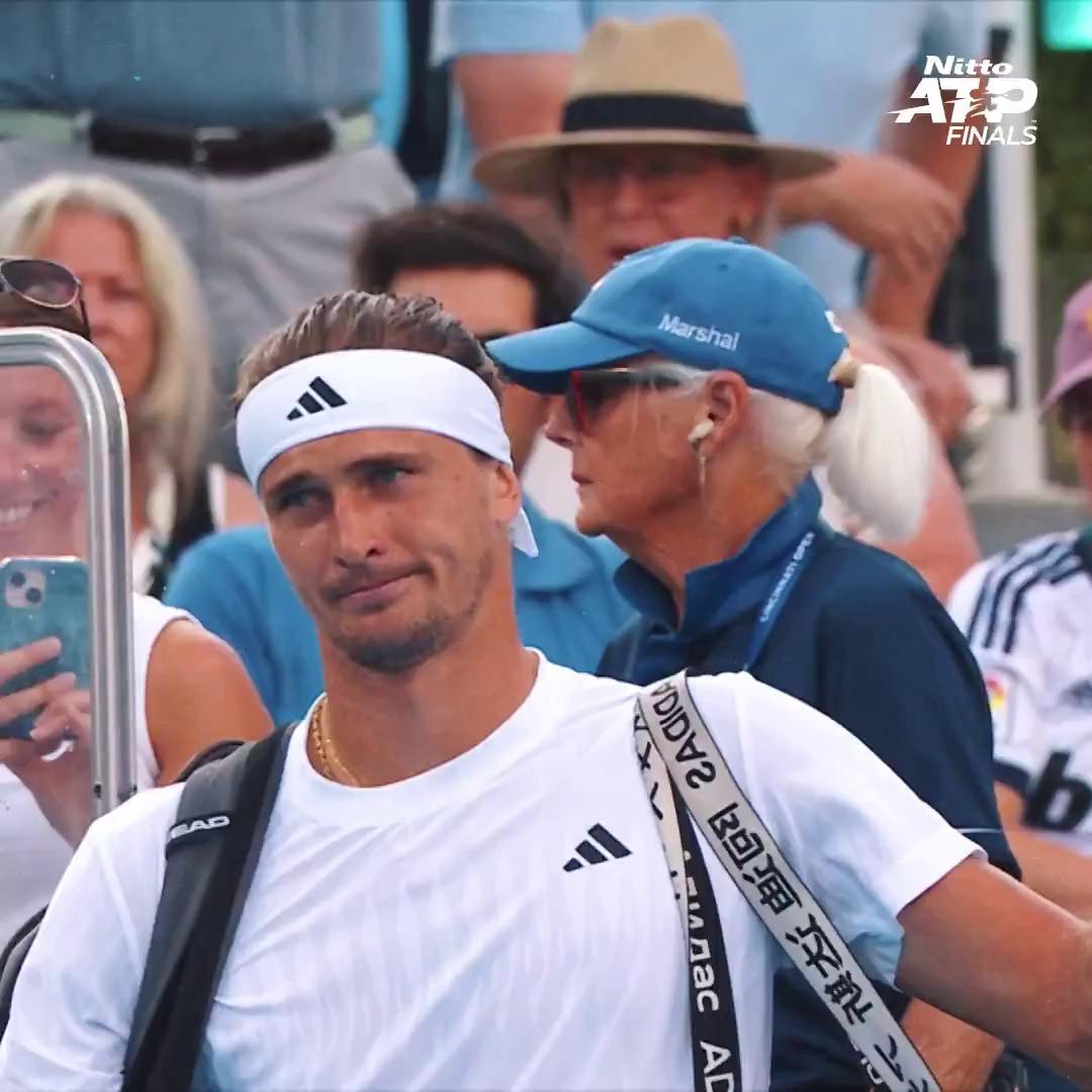 ATP总决赛险胜温网，兹维列夫高光表现