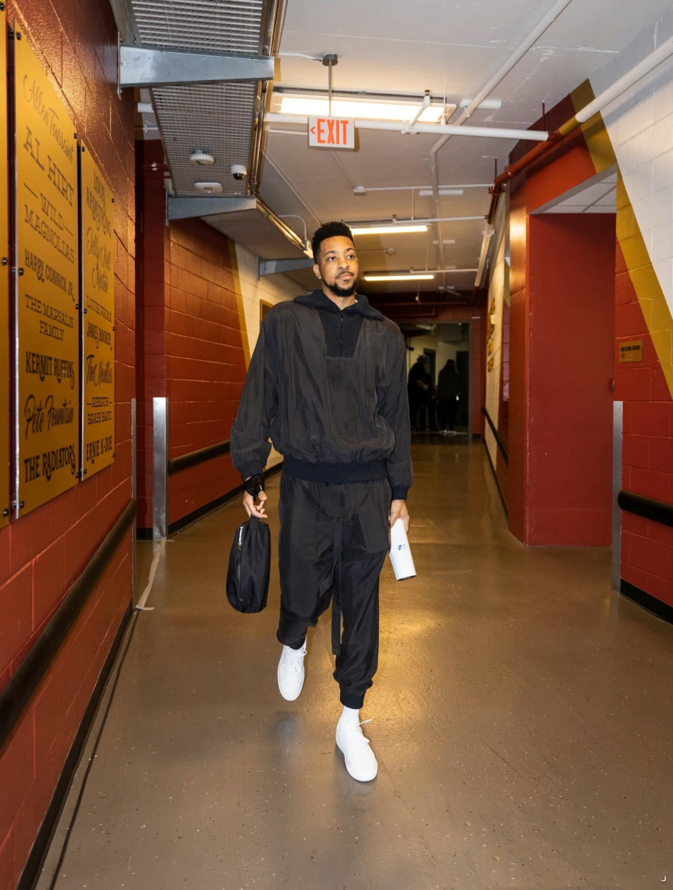 猛龙翻盘青岛队,麦科勒姆状态火热 猛龙翻盘青岛队,麦科勒姆状态火热