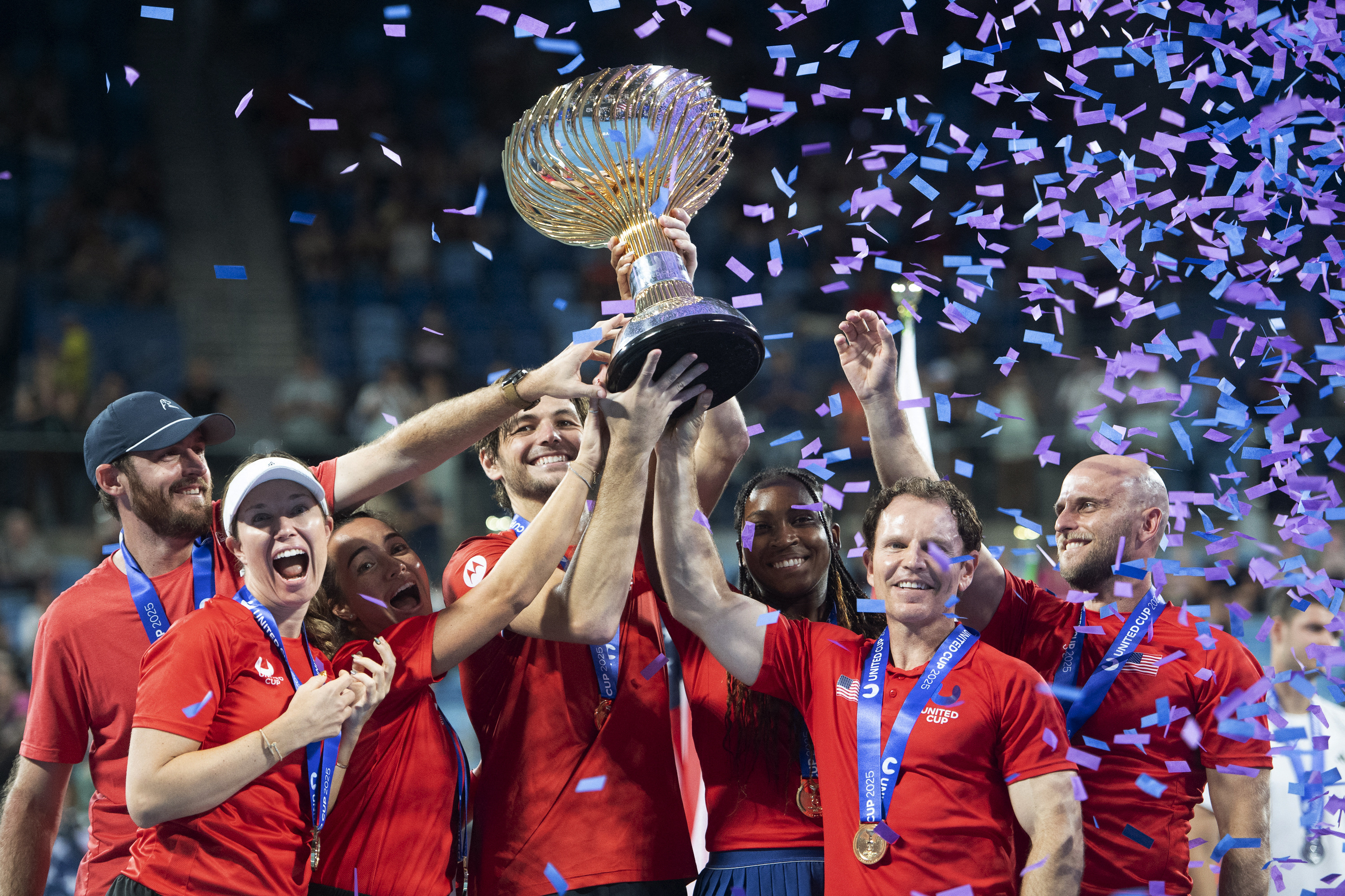 拉沃尔杯险胜联合杯，德约科维奇扛起全队