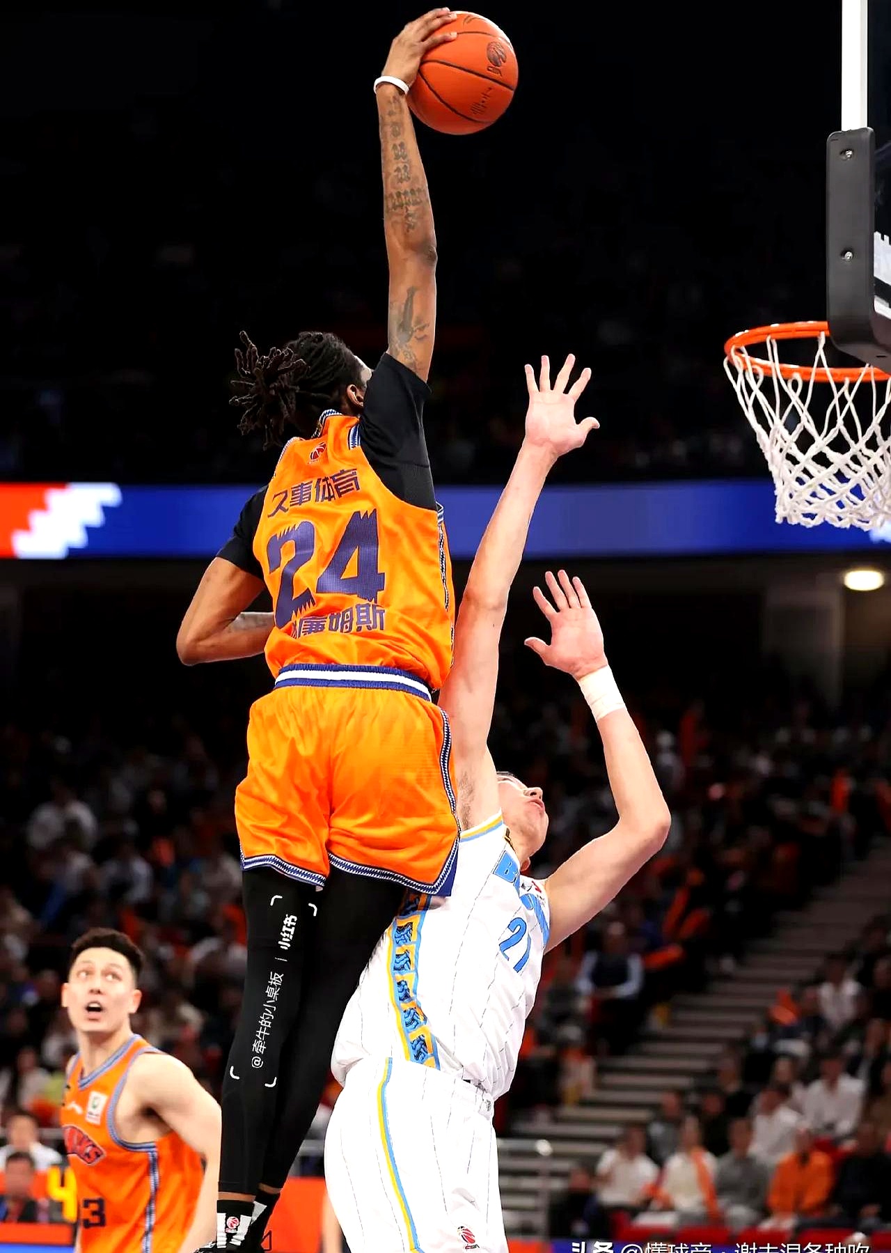 尼克斯完胜塞尔维亚男篮，莫里斯一己之力扛起全队