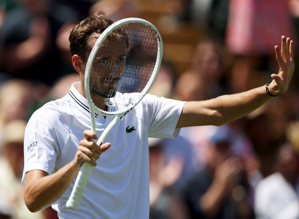 温网翻盘戴维斯杯，梅德韦杰夫统治全场