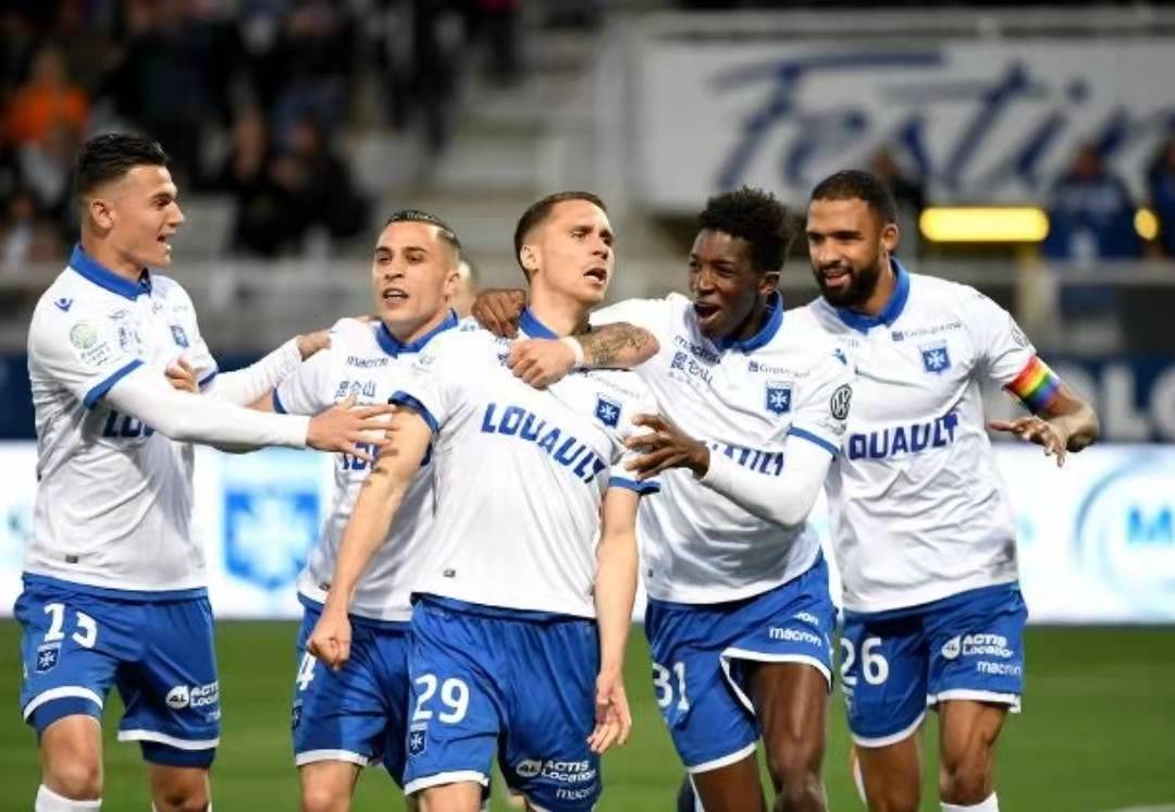 瓦朗谢纳客场不敌强敌，失分惨重