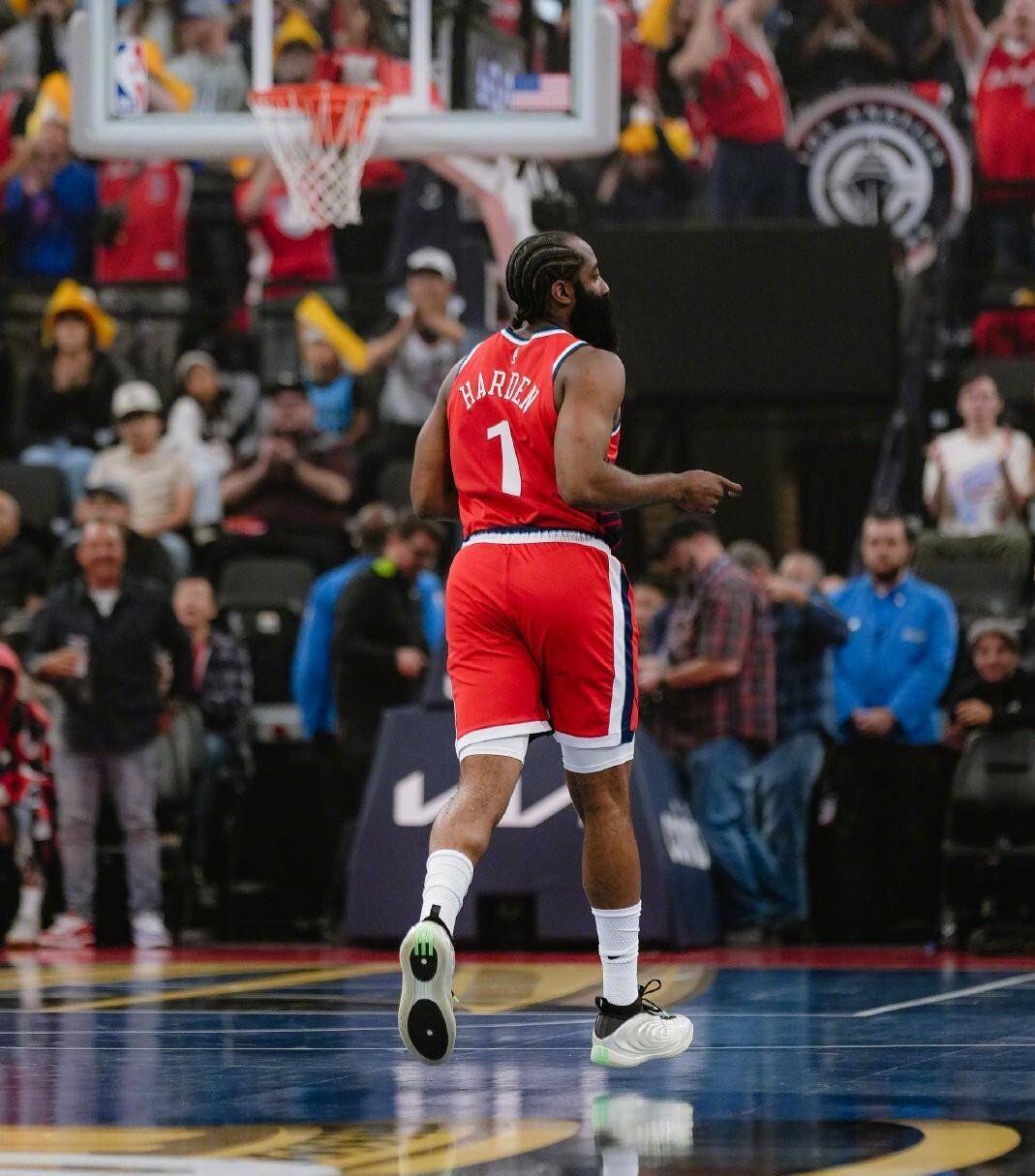 快船逆风翻盘:莱昂纳德再现MVP级表现助队获胜 快船逆风翻盘:莱昂纳德再现MVP级表现助队获胜