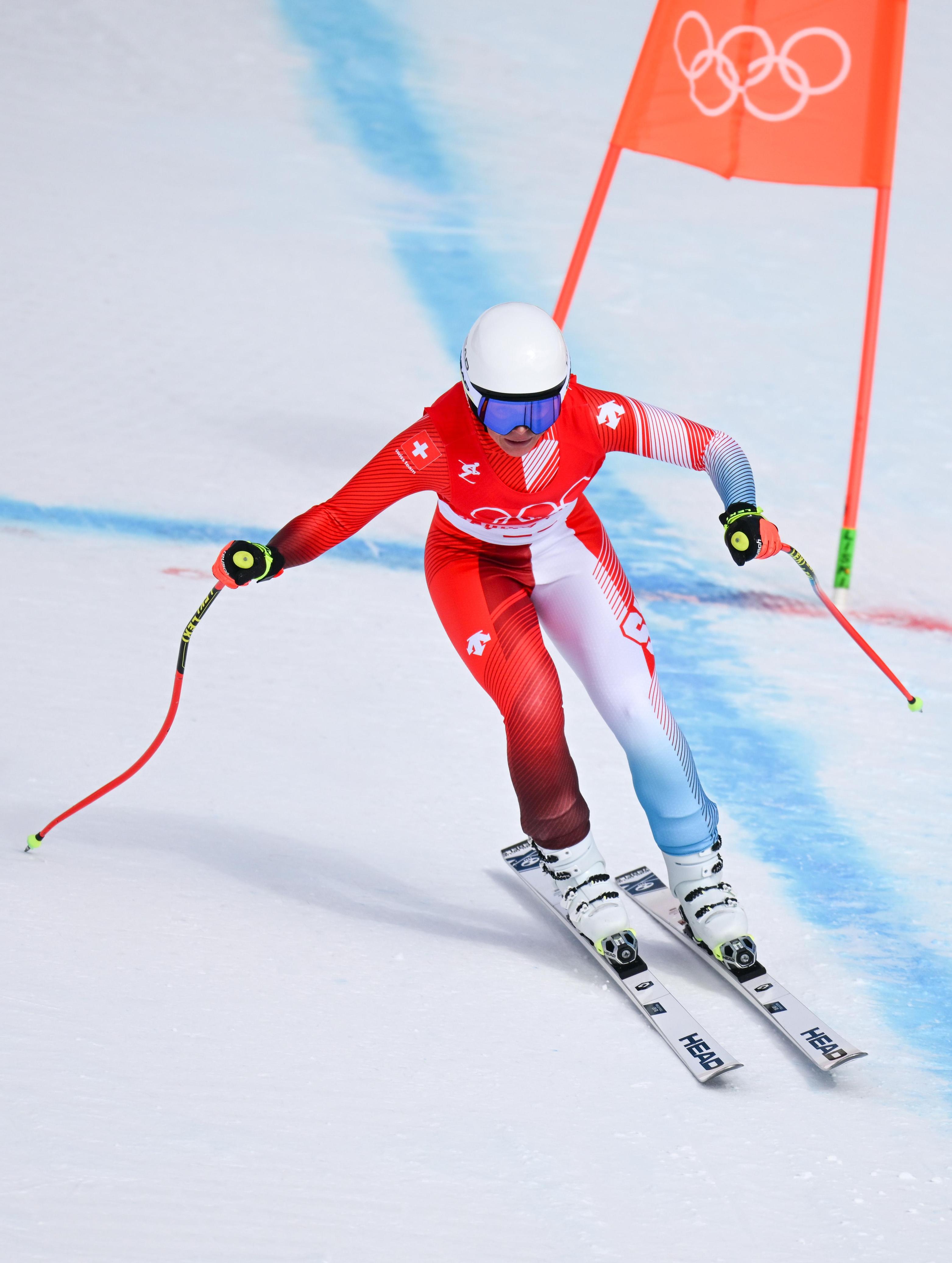 瑞士滑雪选手力压群雄，勇夺冠军