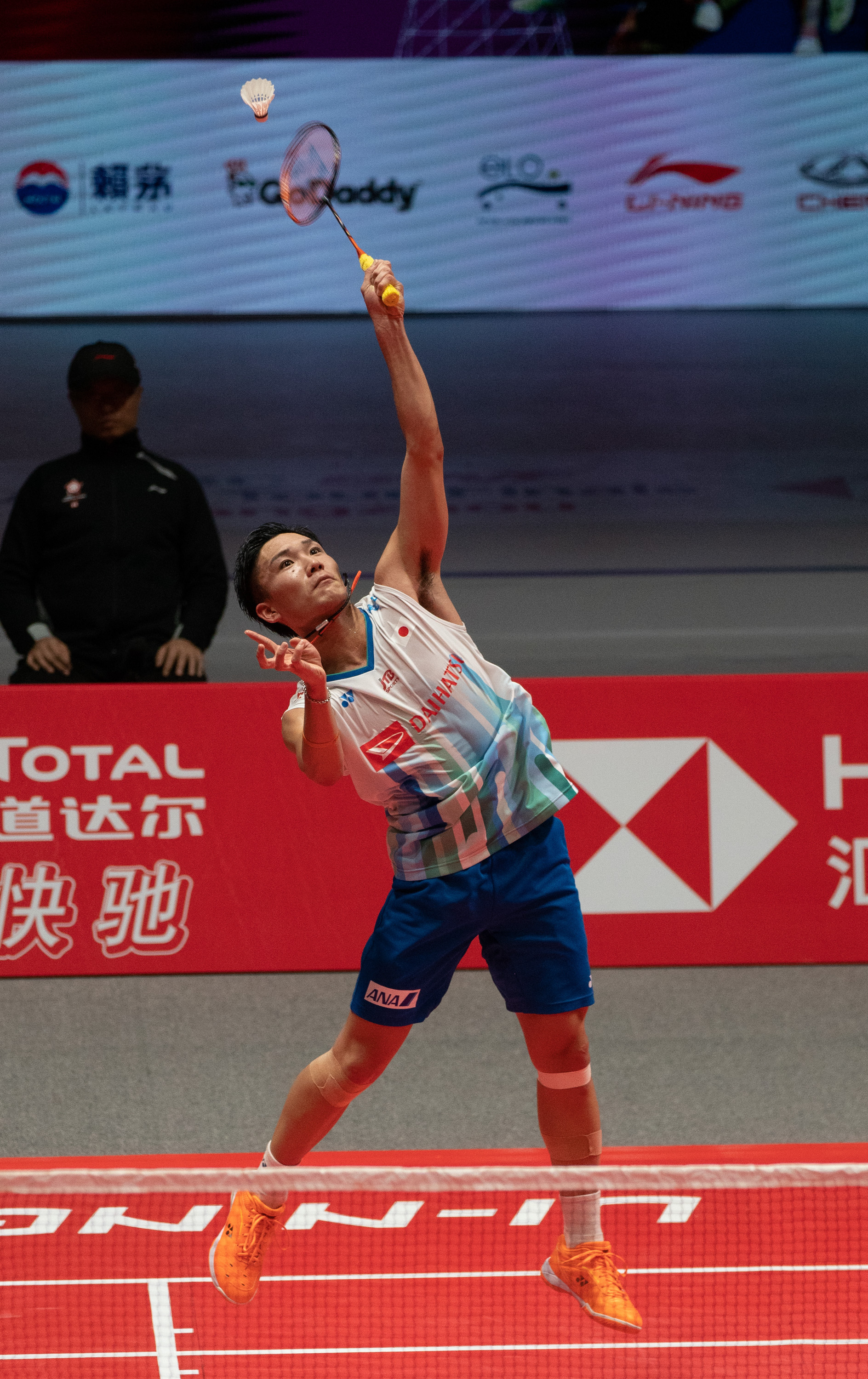 日本羽毛球队完胜丹麦羽毛球队，桃田贤斗关键制胜