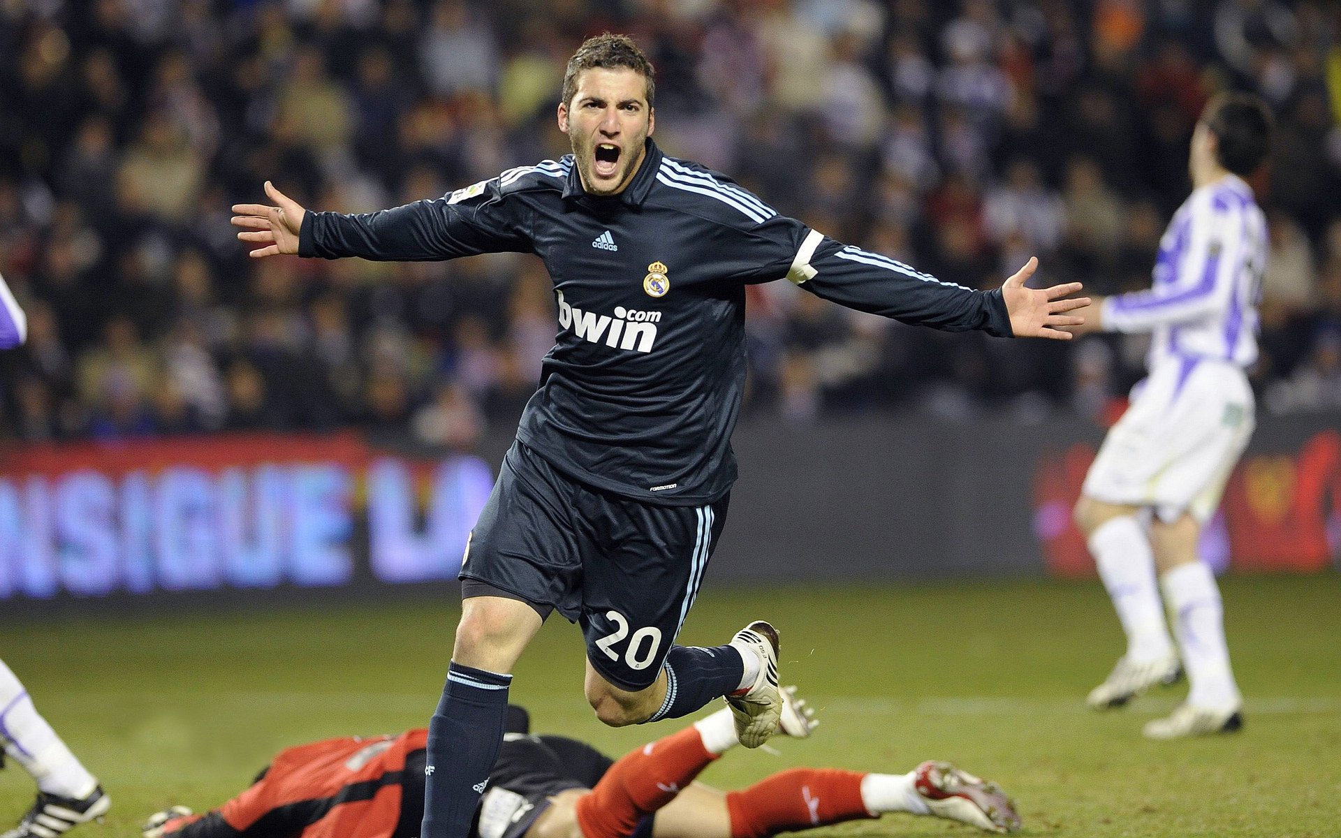 意甲焦点战?比利亚雷亚尔速胜巴黎背后的战术启示