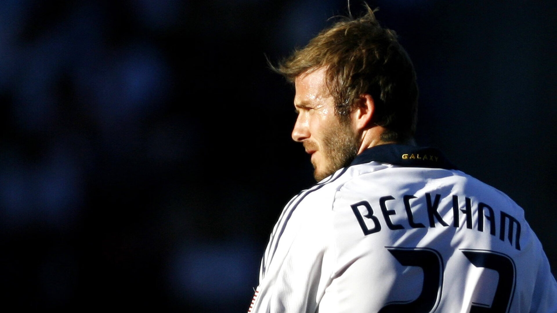 英超争冠焦点战，苏格兰单节拉开莱比锡红牛的战术启示